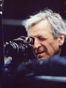 LE SIECLE DE COSTA GAVRAS 2 L'Origine - Un coup de pied au malheur
